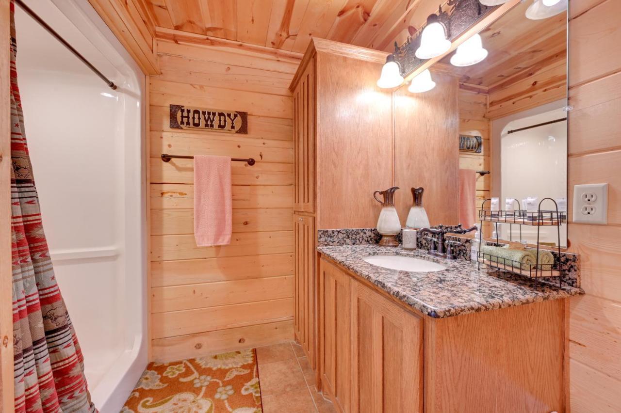 Broken Bow Cabin With Hot Tub And Deck - 4 Mi To Lake! Exterior photo